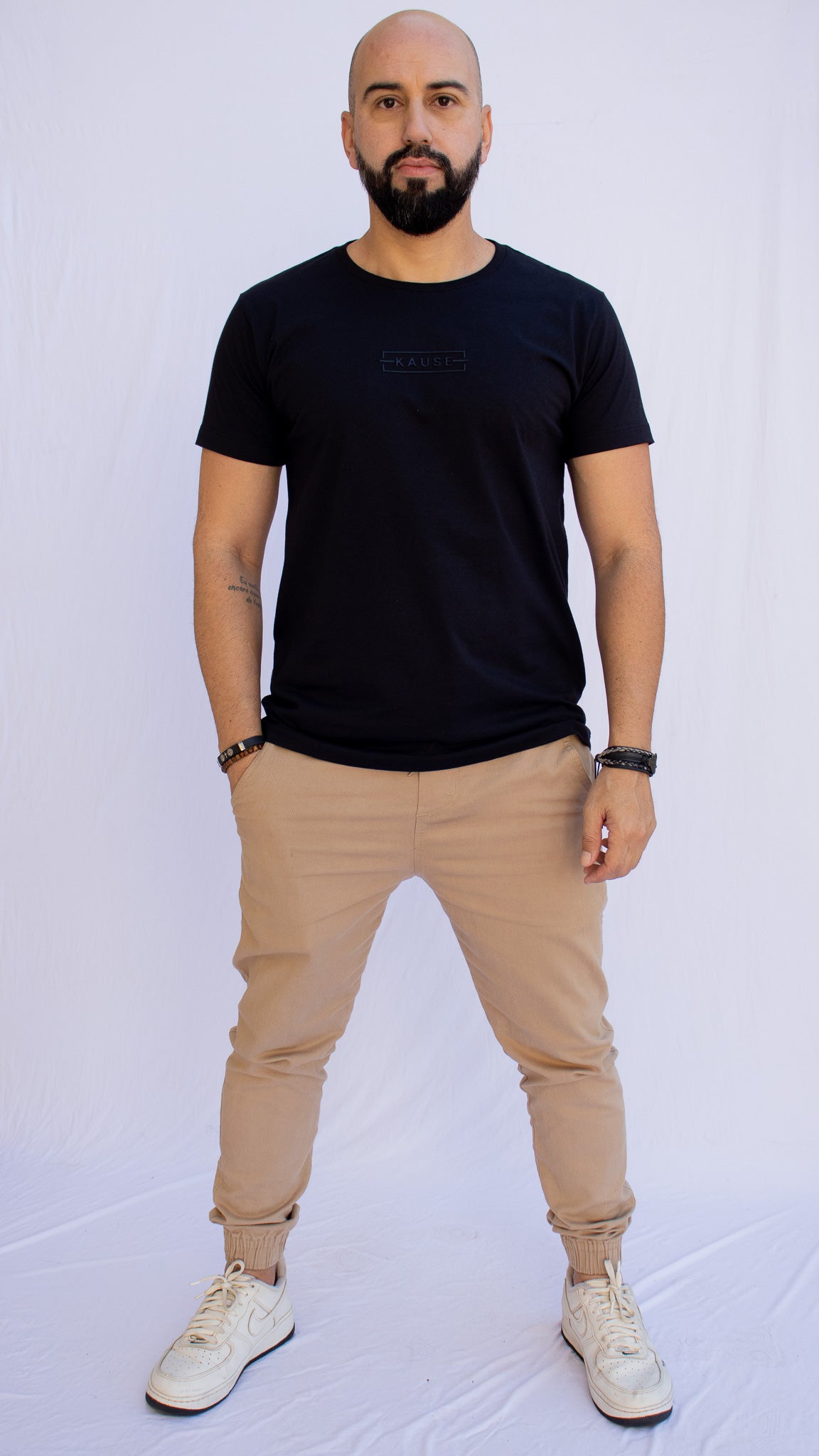 CAMISETA BASIC BLACK.A Camiseta Preta que Combina com Tudo e Vai com Você em Qualquer Momento.