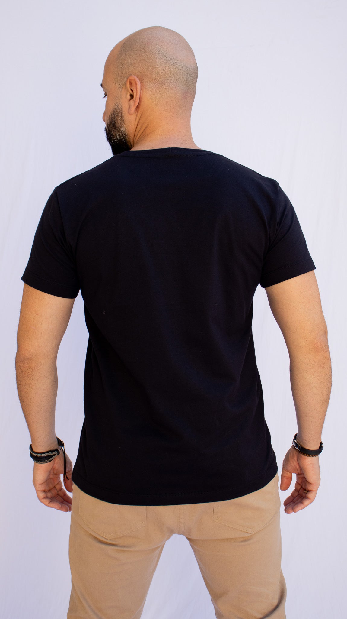 CAMISETA BASIC BLACK.A Camiseta Preta que Combina com Tudo e Vai com Você em Qualquer Momento.