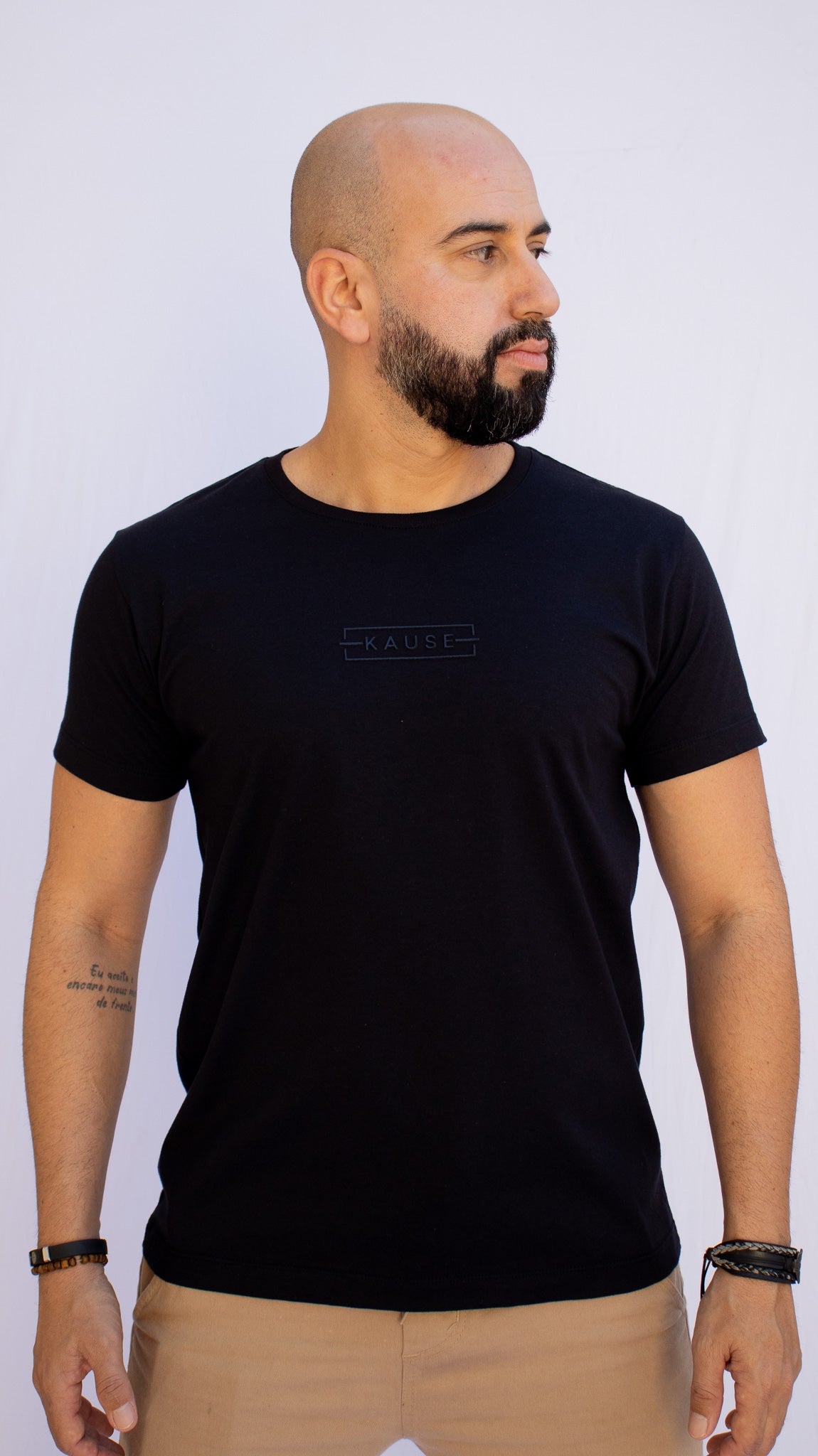 CAMISETA BASIC BLACK.A Camiseta Preta que Combina com Tudo e Vai com Você em Qualquer Momento.