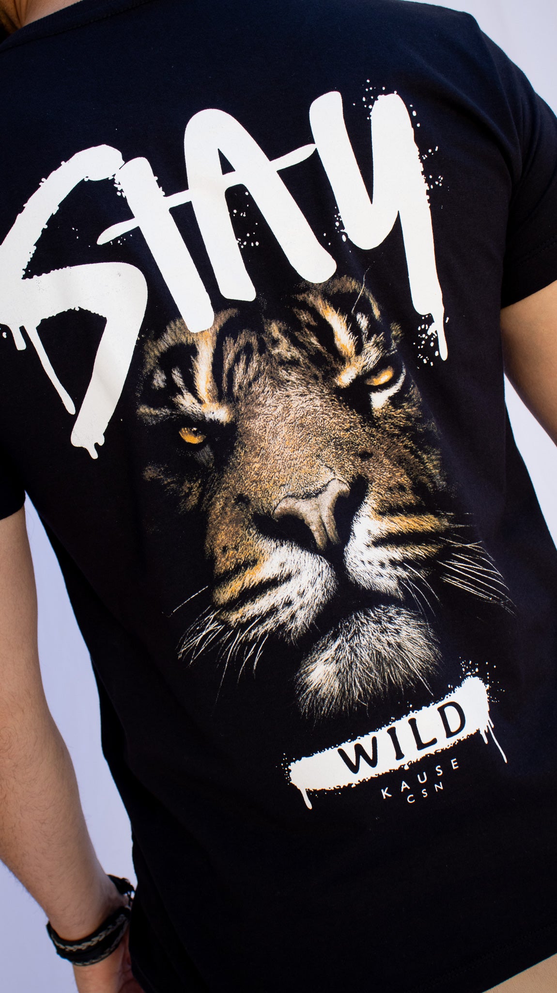 PODER EM FÚRIA- Camiseta casual toque macio, leveza e ótimo caimento.