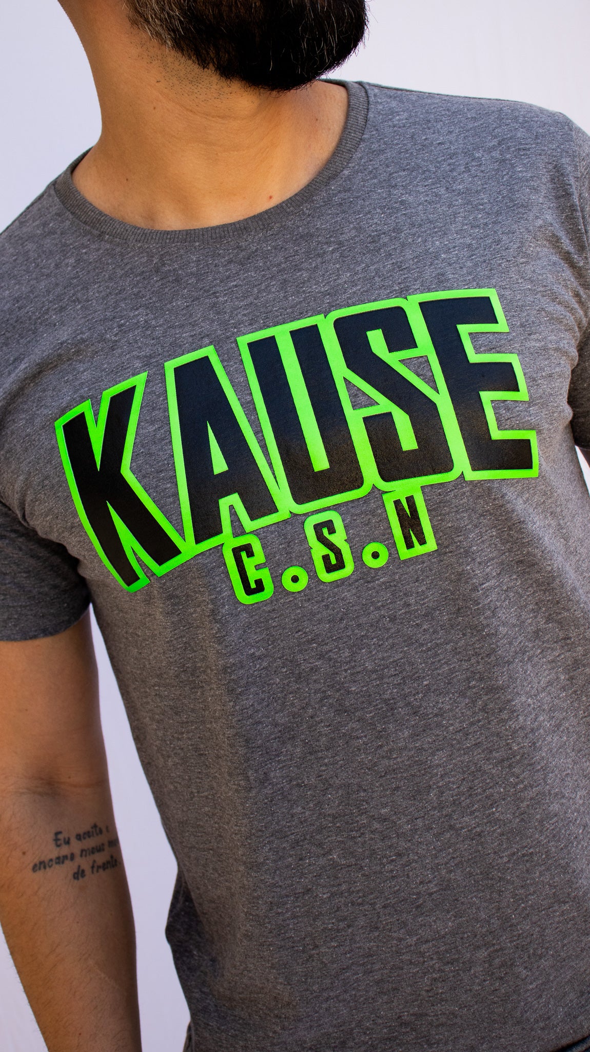 VERDE DE CONFRONTO- Camiseta casual malha penteada 100% Algodão.