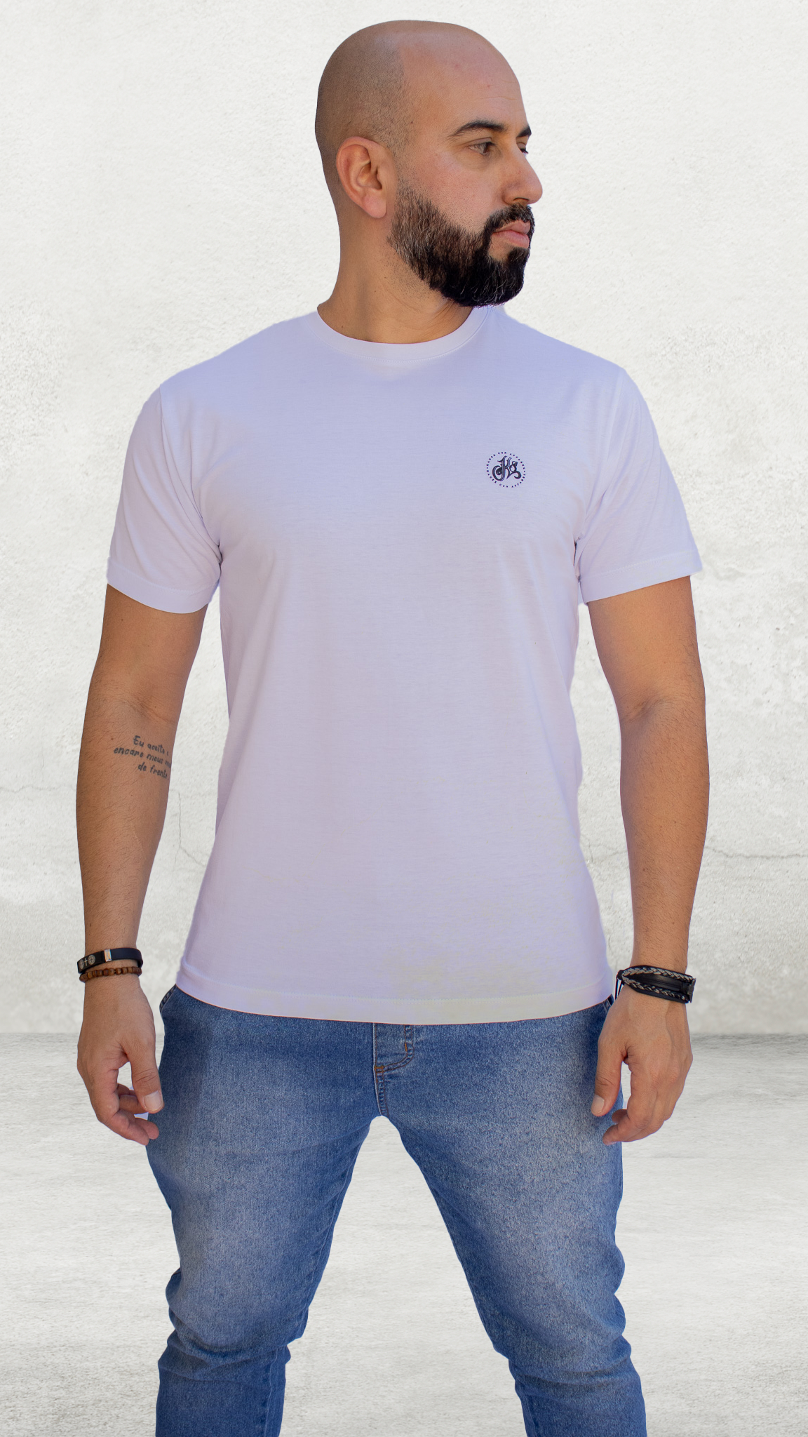 LADO B- Camiseta Slim. 100%Algodão. Autenticidade e Estilo.