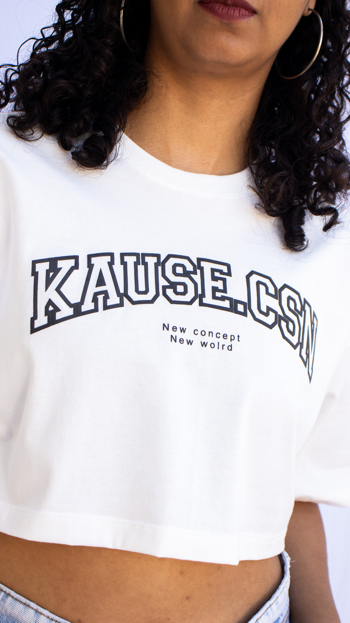 ESSÊNCIA NEUTRA- Cropped Oversized Off White toque macio fio 30.1 penteado.