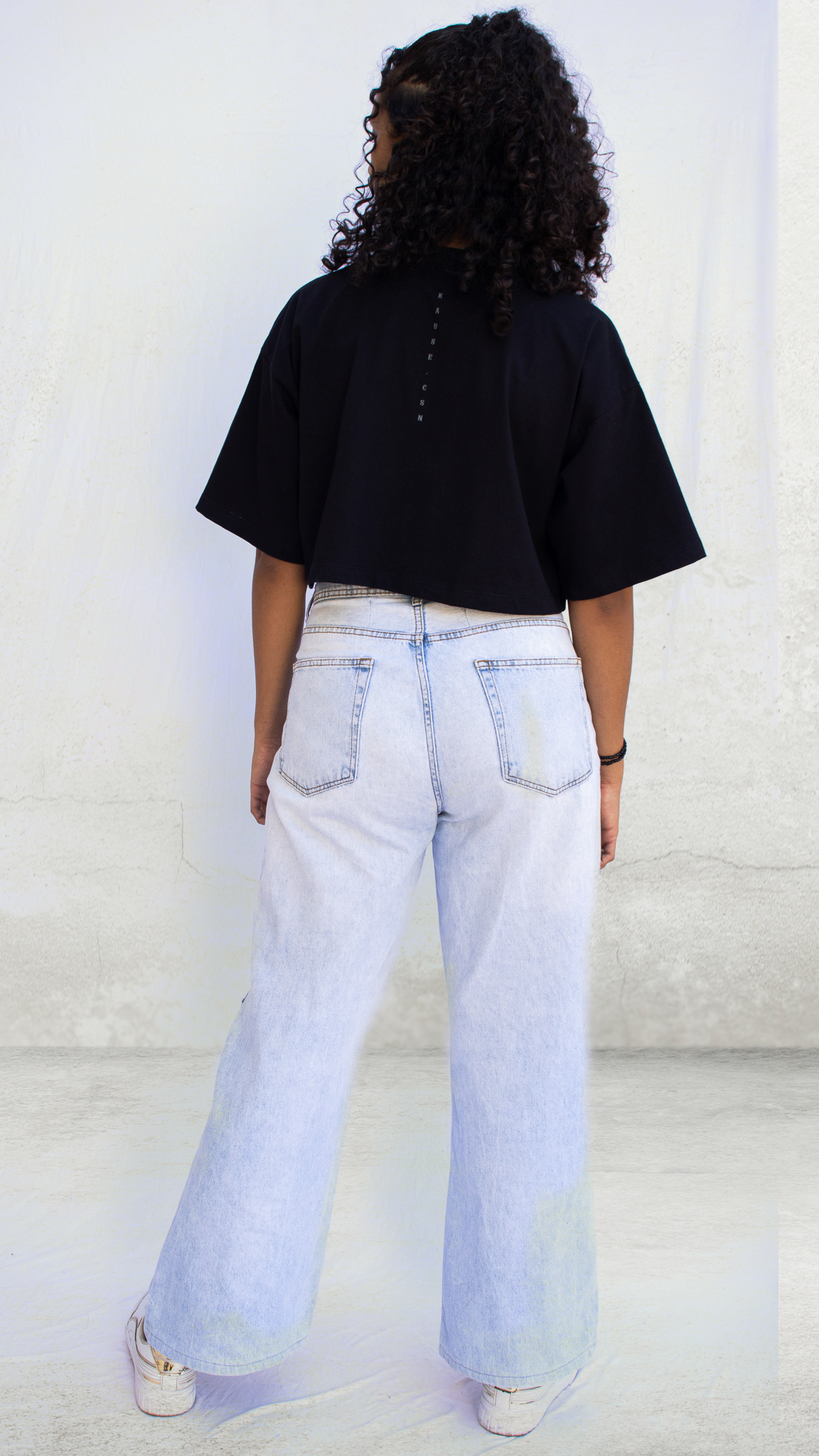 PROTEÇÃO URBANA  - Cropped Oversized Preto caimento solto ideal para visual moderno.