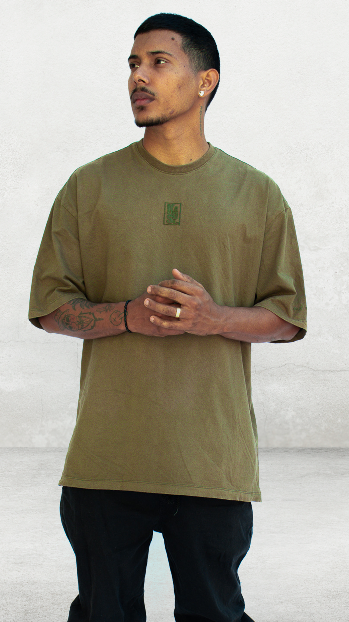 CÓDIGO VERDE- Camiseta Oversized Streetwear. Tecido suave, macio e confortável