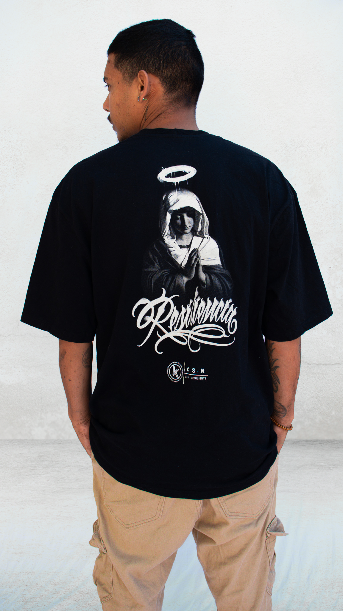 SANTA RESILIÊNCIA - Camiseta Oversized malha premium 100% algodão.